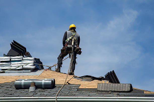 Professional Roofing technician working in Yoncalla, OR